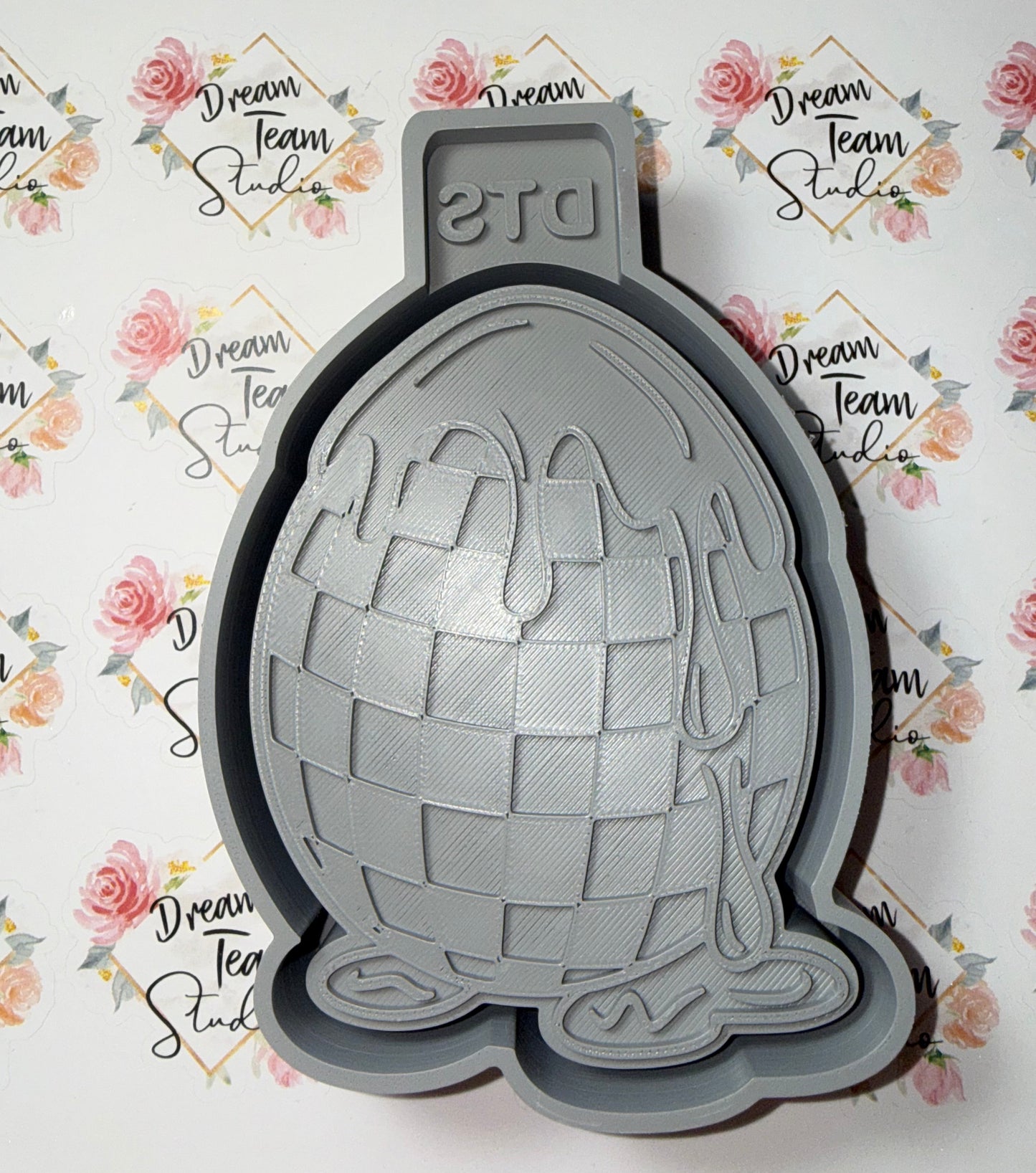 Checkered Drippy Egg Mold