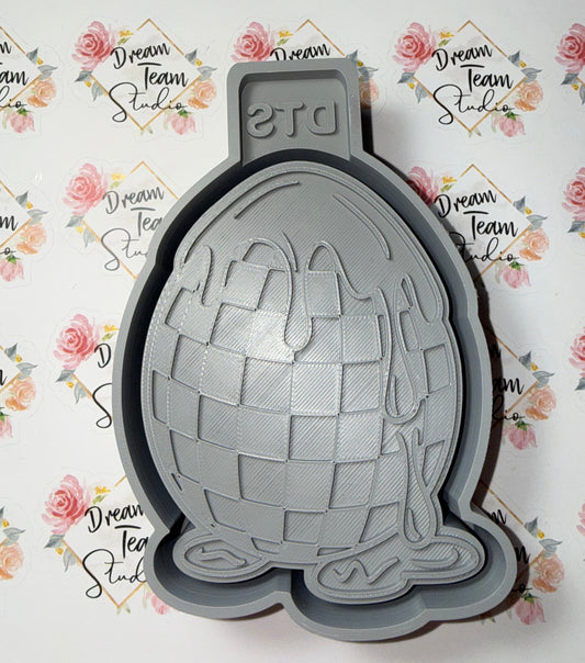 Checkered Drippy Egg Mold