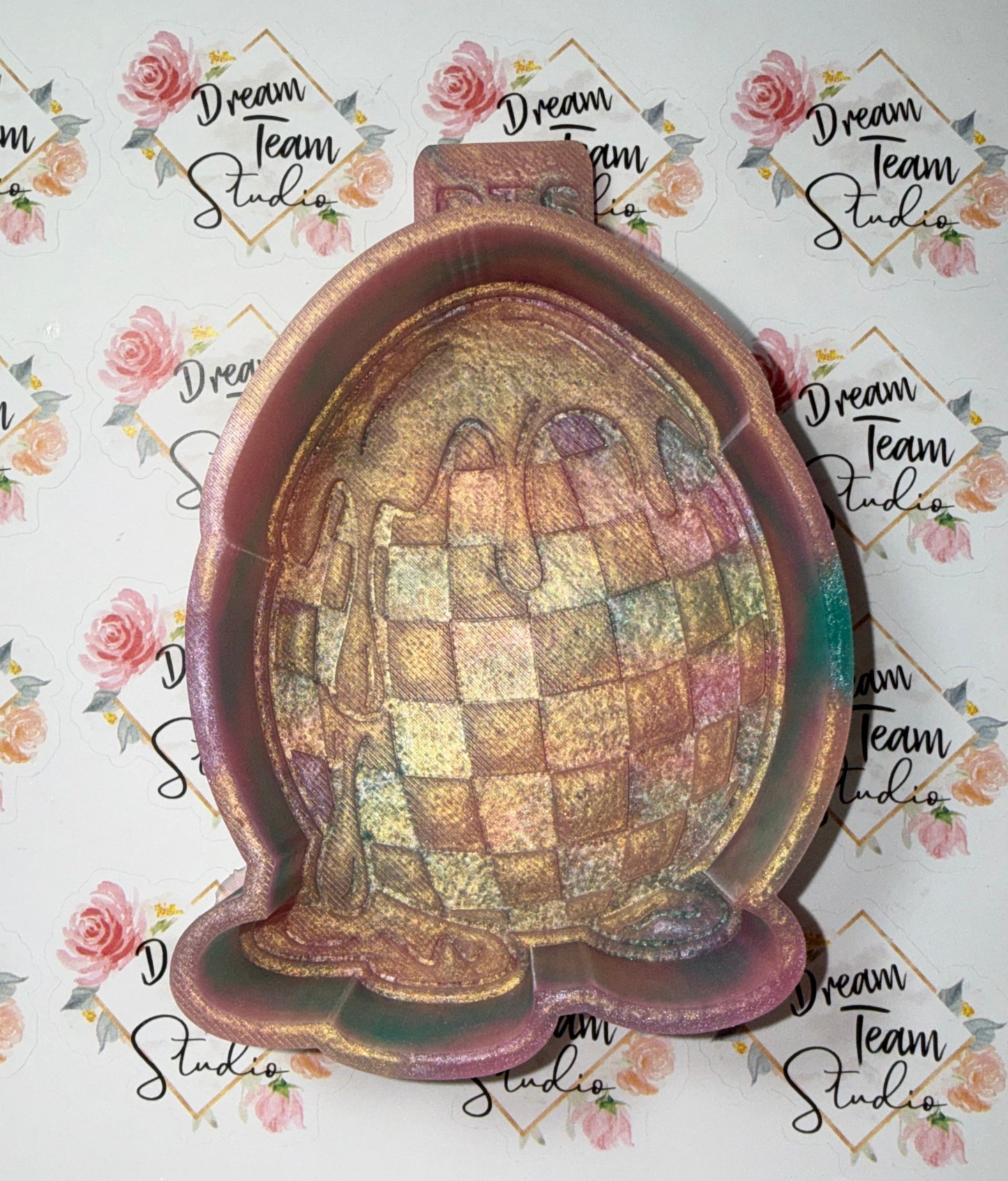 Checkered Drippy Egg Mold